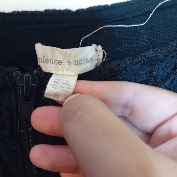 Silence + Noise Urban  Outfitter A-Line Off The Shoulder 3D Floral size Small - Picture 8 of 9